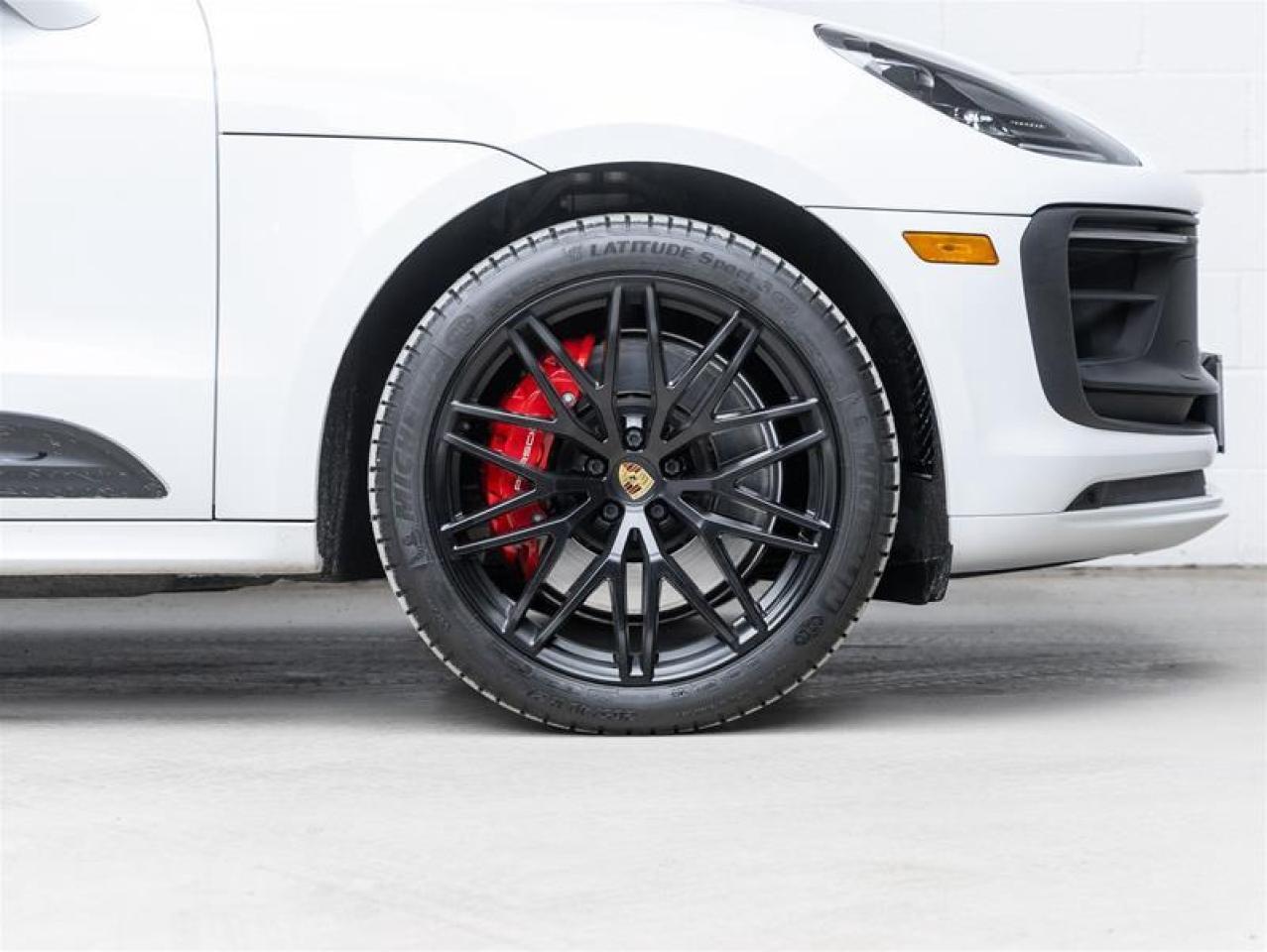 2022 Porsche Macan  Photo