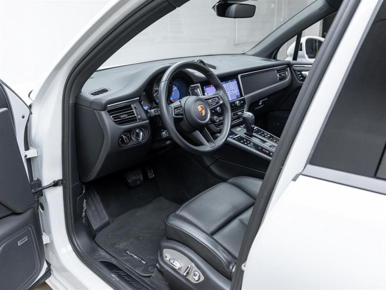 2022 Porsche Macan  Photo