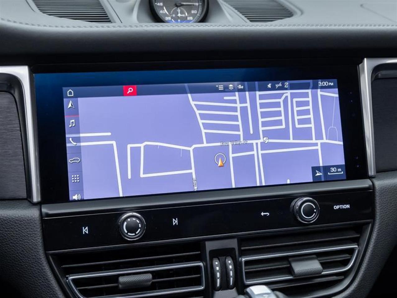 2022 Porsche Macan  Photo