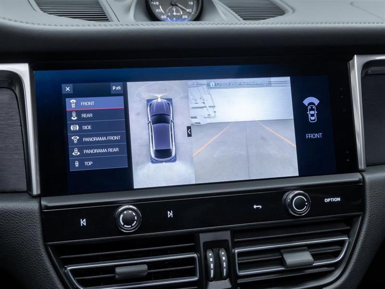 2022 Porsche Macan  Photo