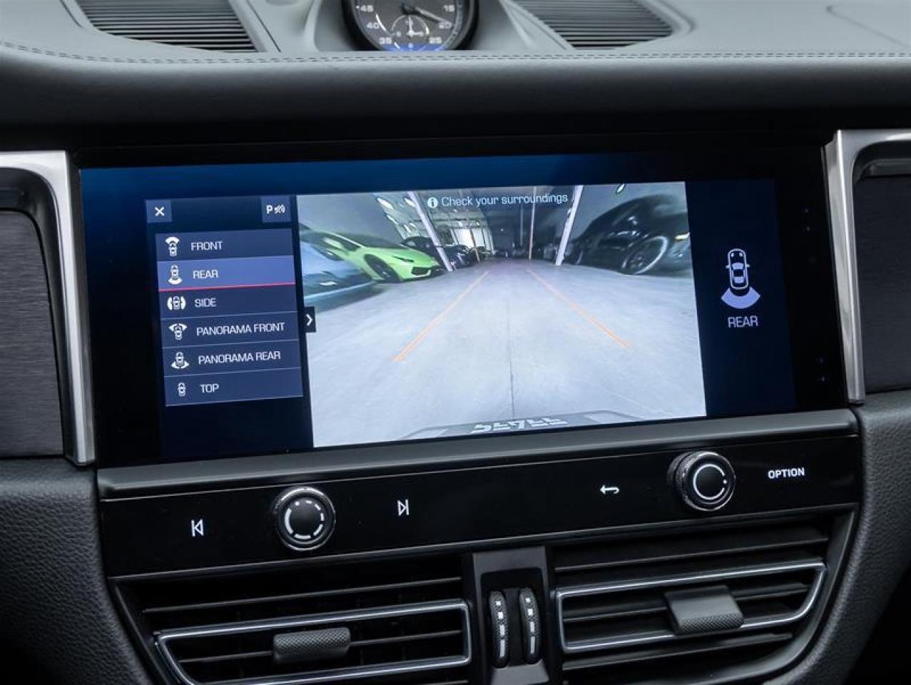 2022 Porsche Macan  Photo