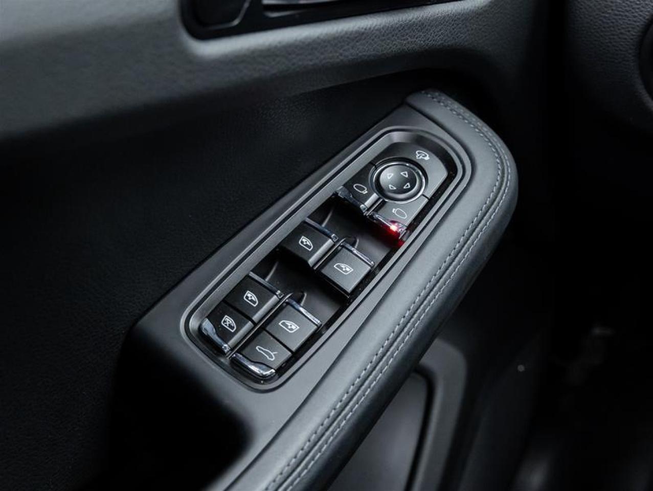 2022 Porsche Macan  Photo