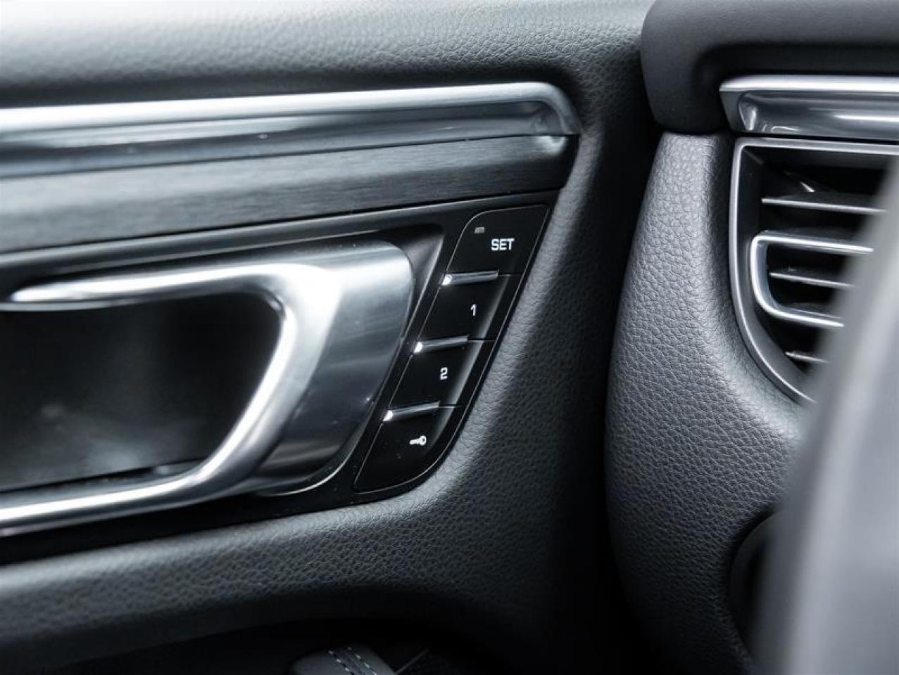 2022 Porsche Macan  Photo