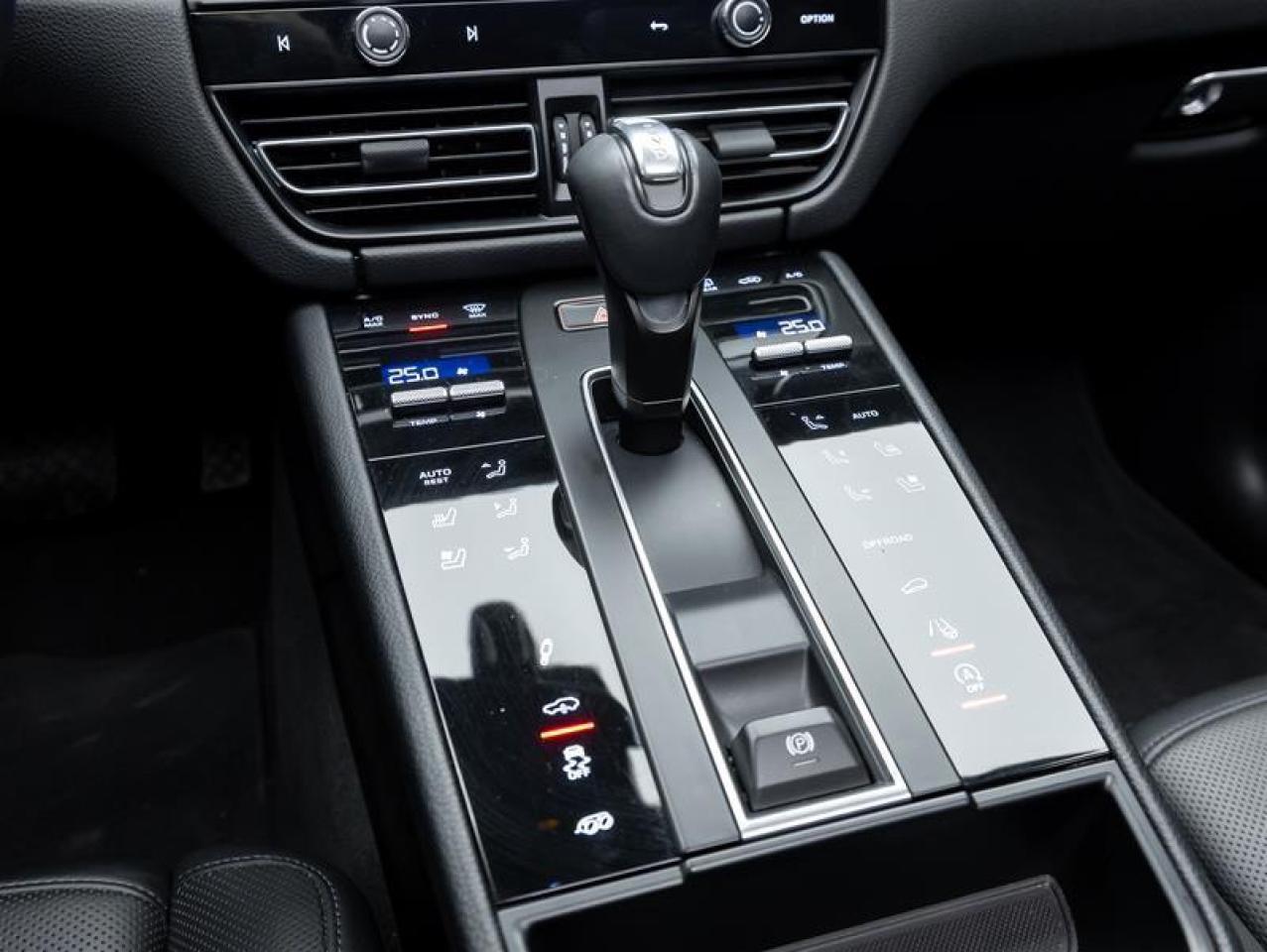 2022 Porsche Macan  Photo