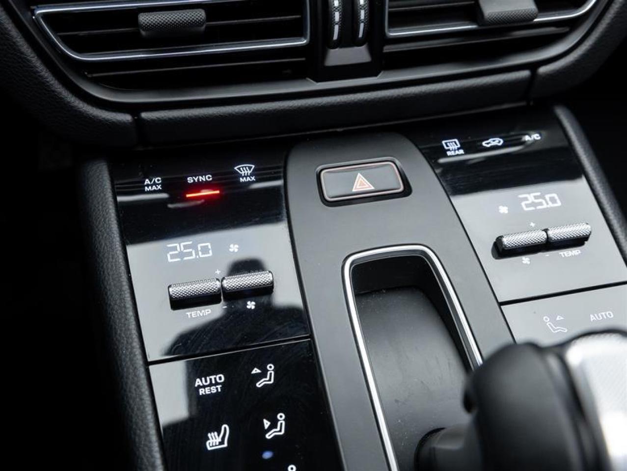 2022 Porsche Macan  Photo