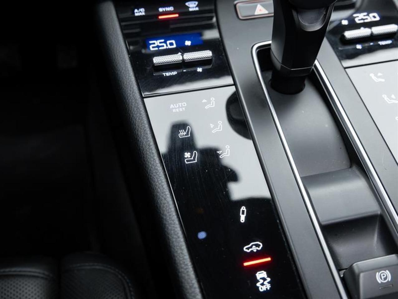 2022 Porsche Macan  Photo