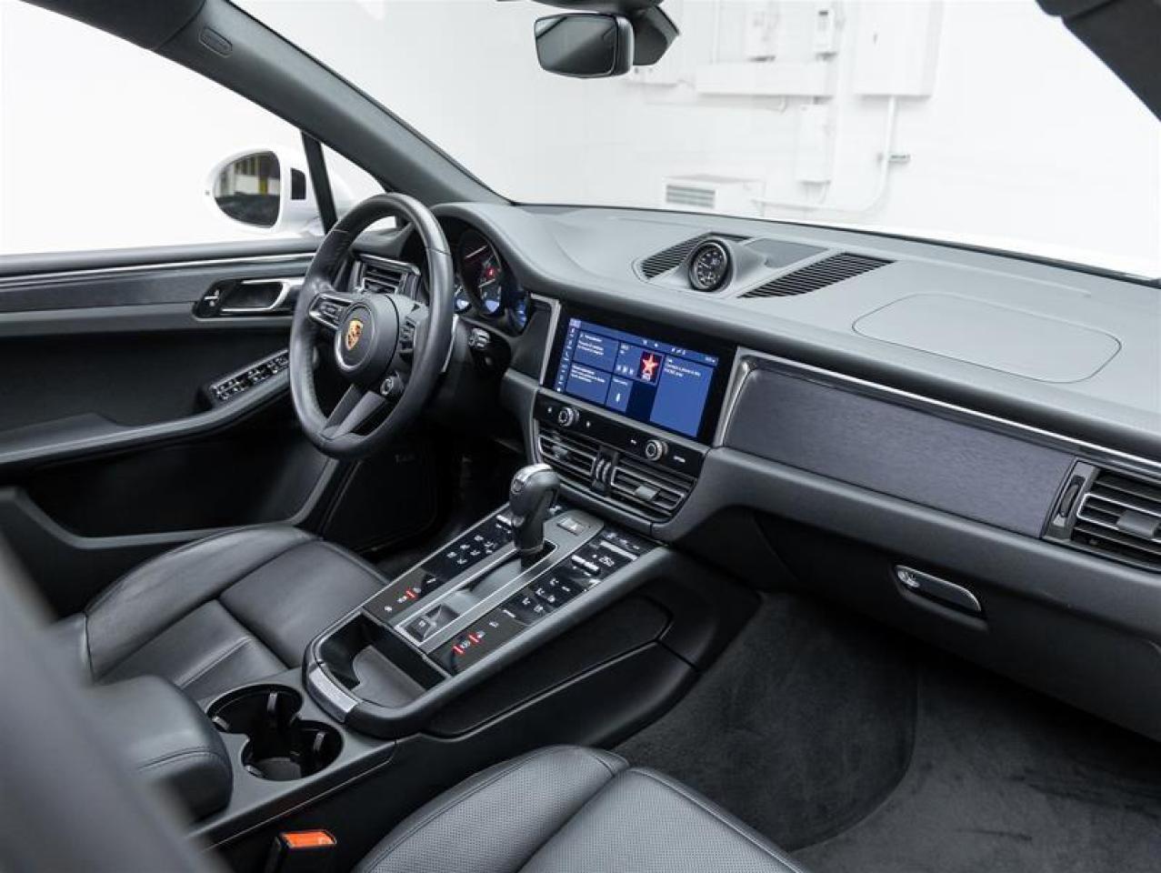 2022 Porsche Macan  Photo