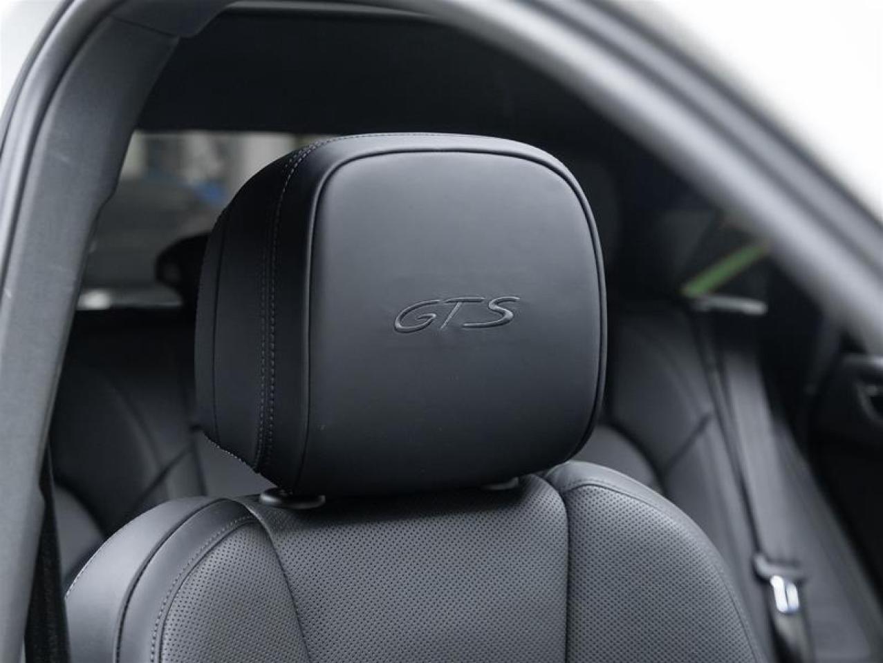 2022 Porsche Macan  Photo