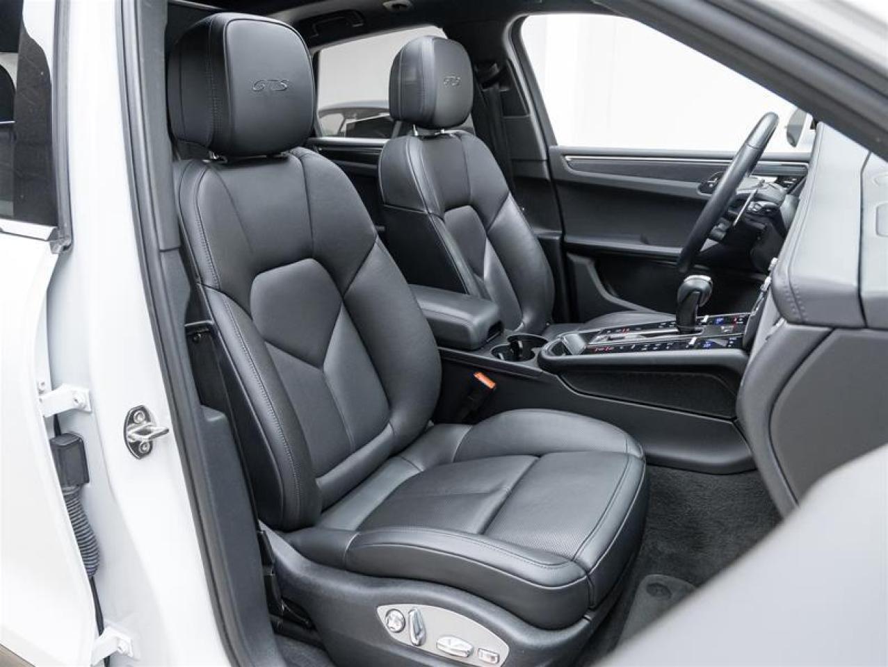 2022 Porsche Macan  Photo