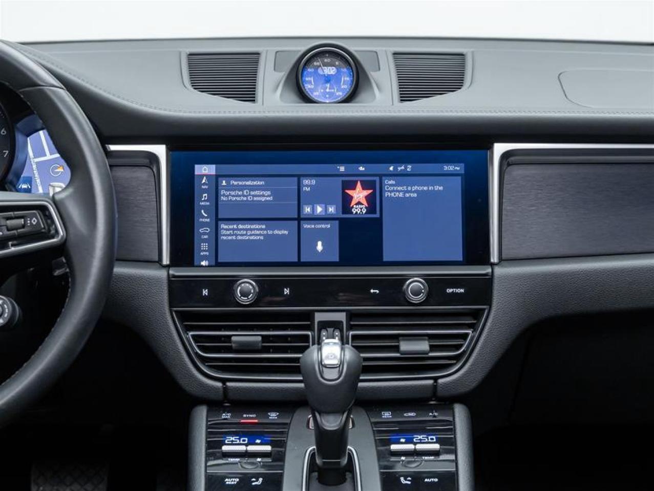 2022 Porsche Macan  Photo