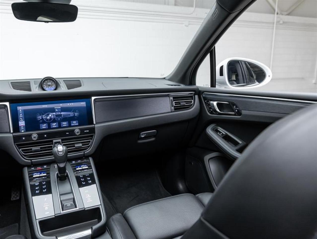 2022 Porsche Macan  Photo