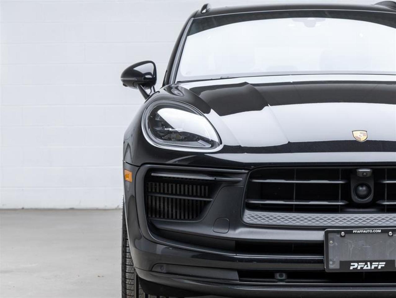 2024 Porsche Macan  Photo2