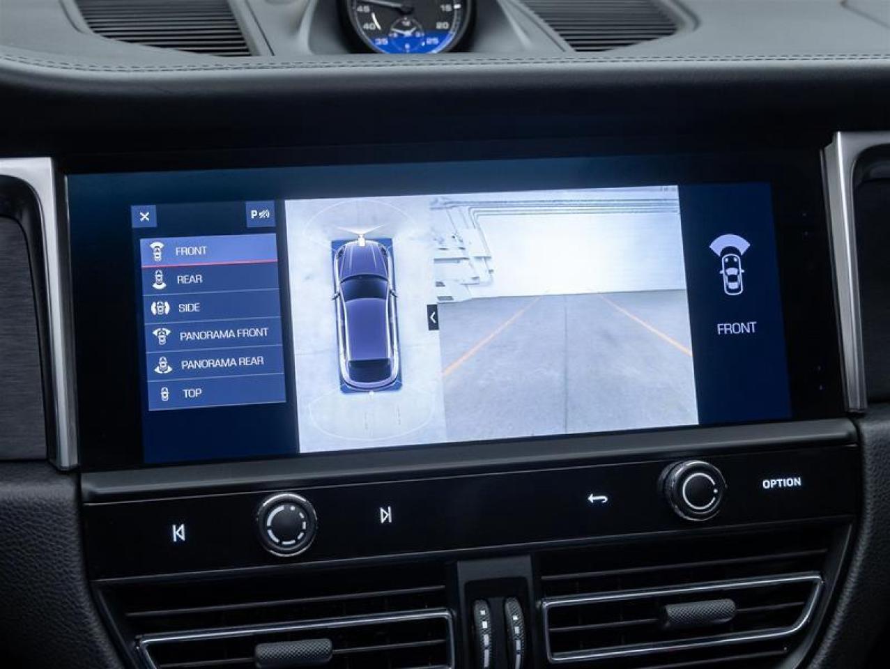 2024 Porsche Macan  Photo