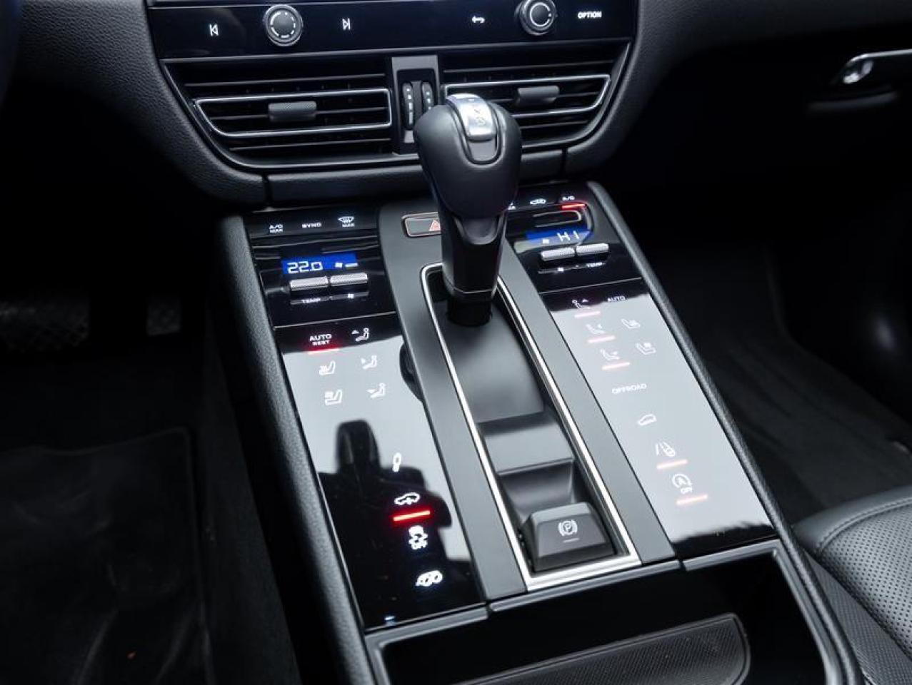 2024 Porsche Macan  Photo