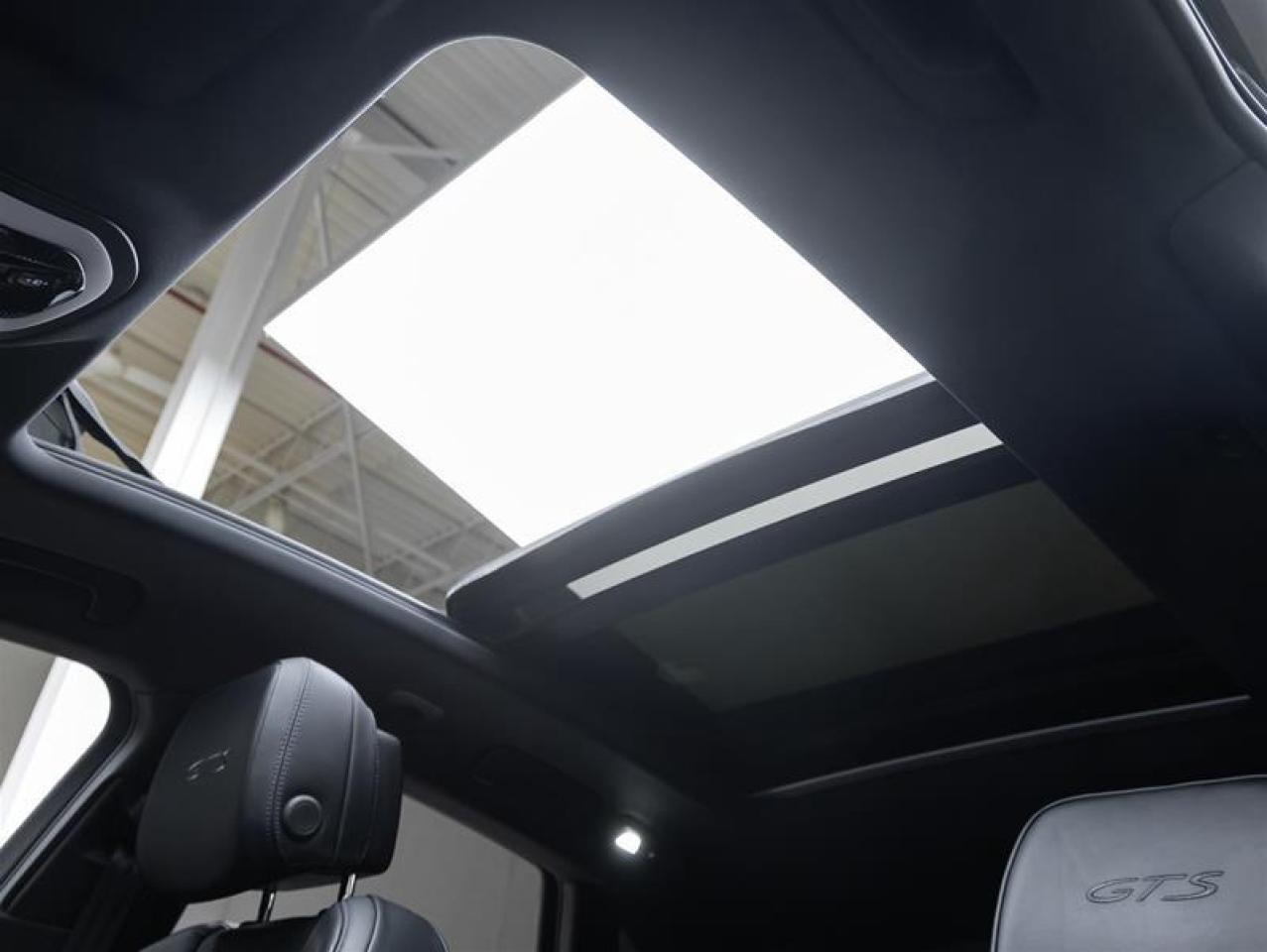 2024 Porsche Macan  Photo