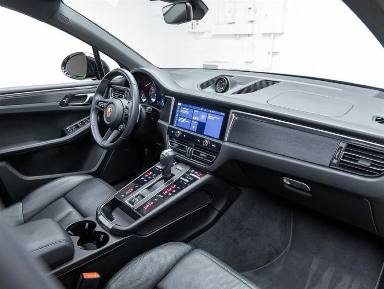 2024 Porsche Macan  Photo