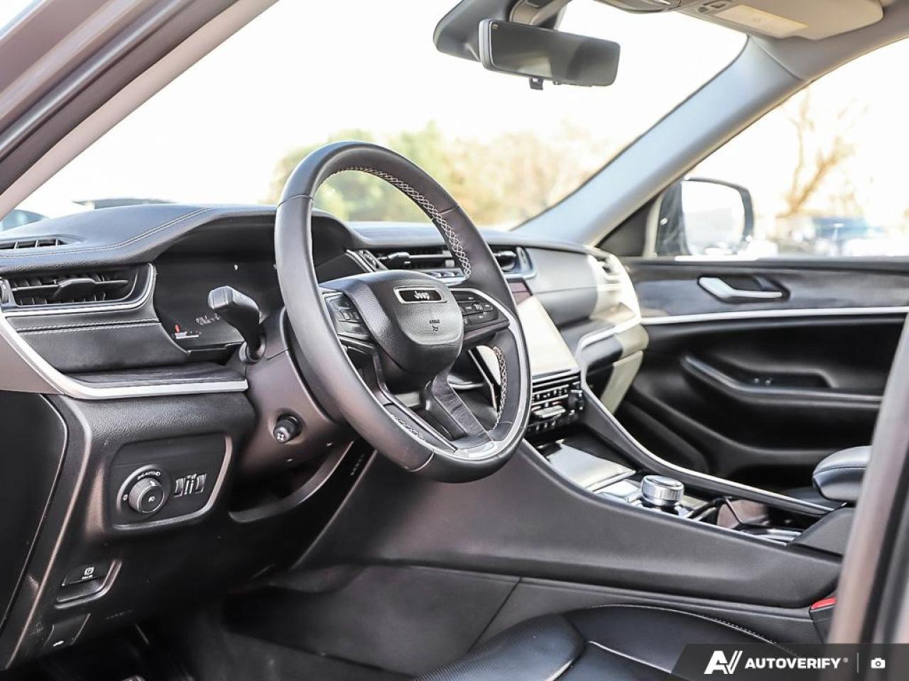 2023 Jeep Grand Cherokee L Limited 4x4 Photo