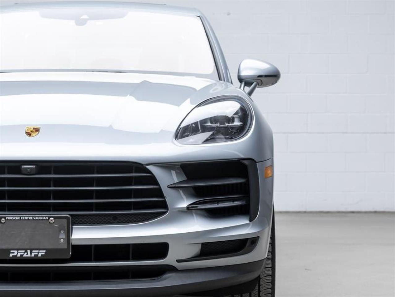 2021 Porsche Macan  Photo3