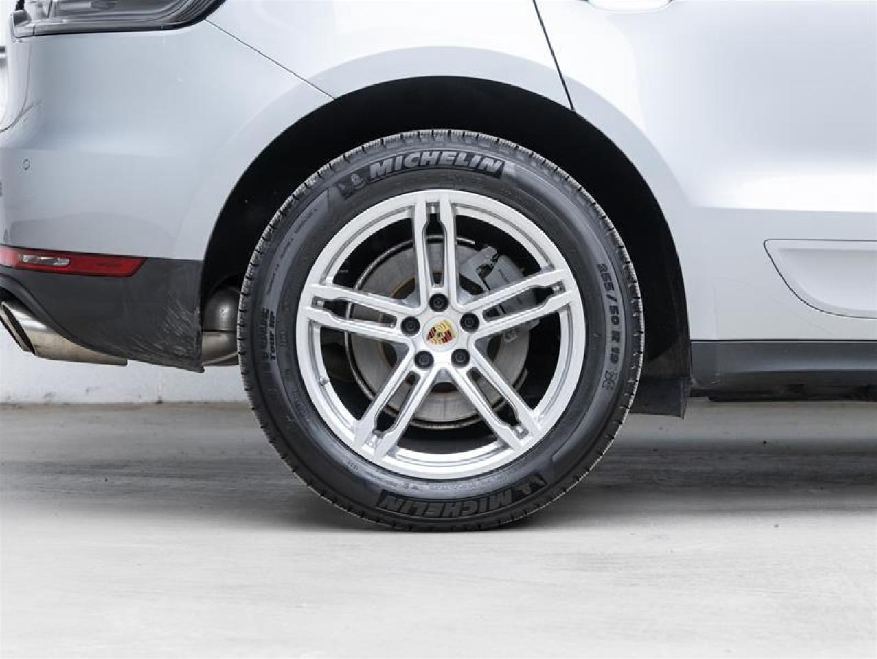 2021 Porsche Macan  Photo