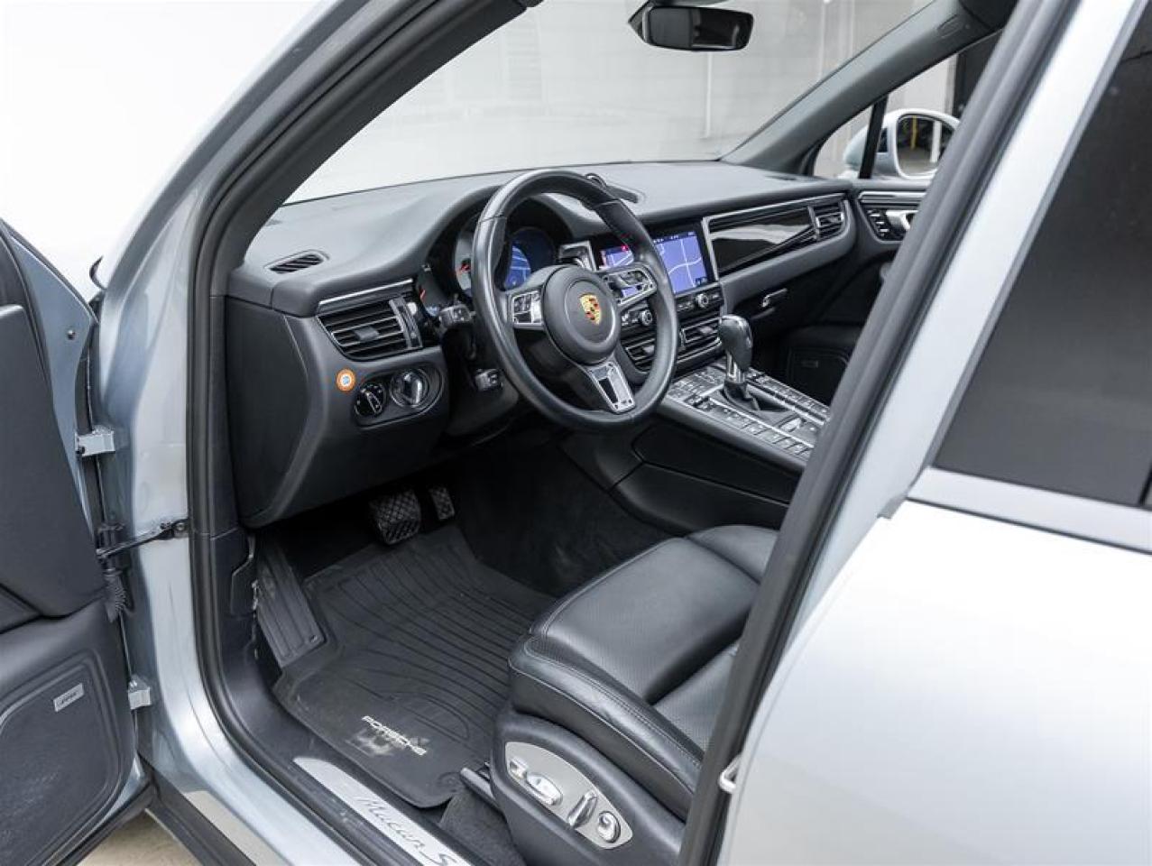 2021 Porsche Macan  Photo