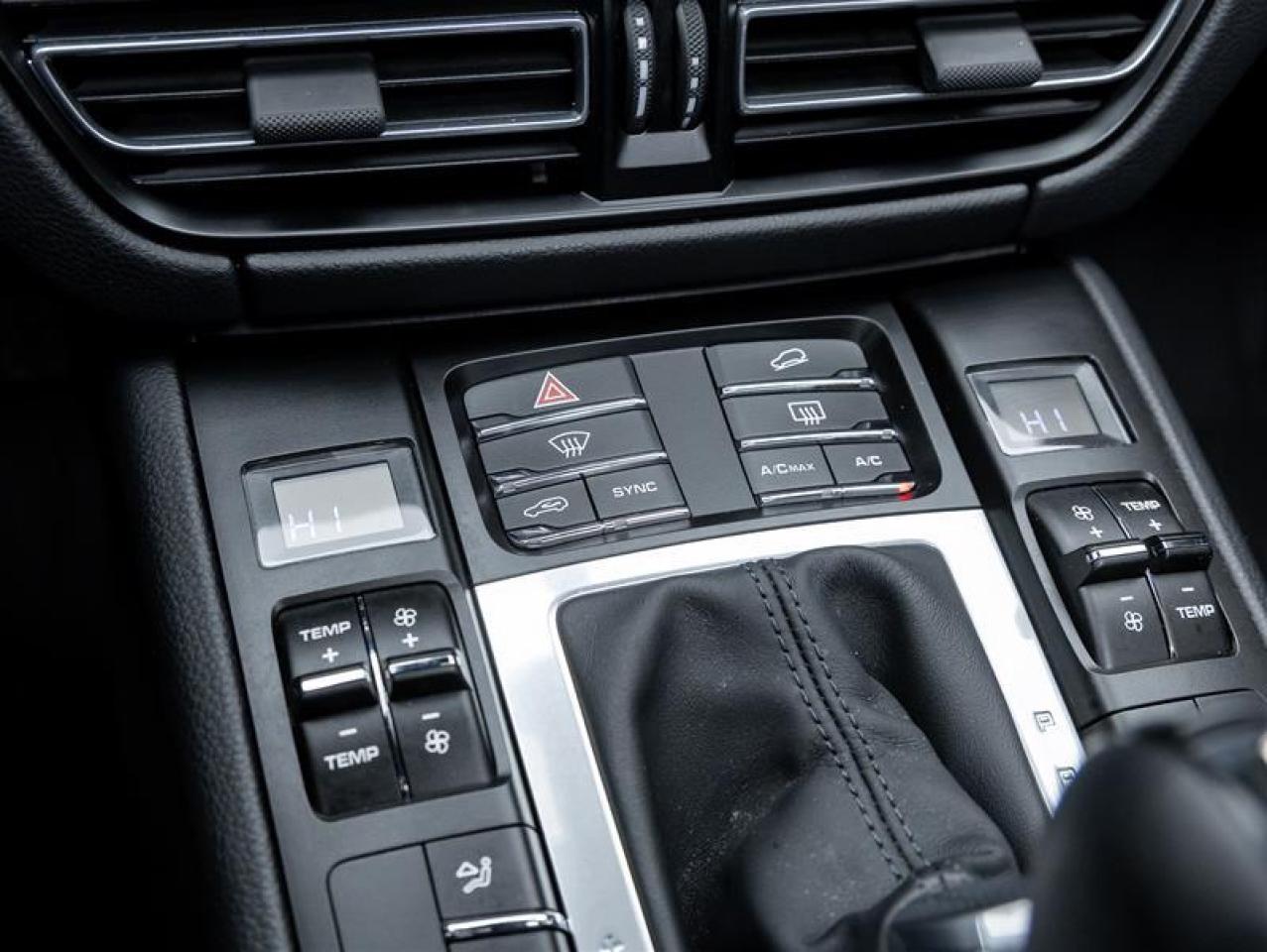 2021 Porsche Macan  Photo