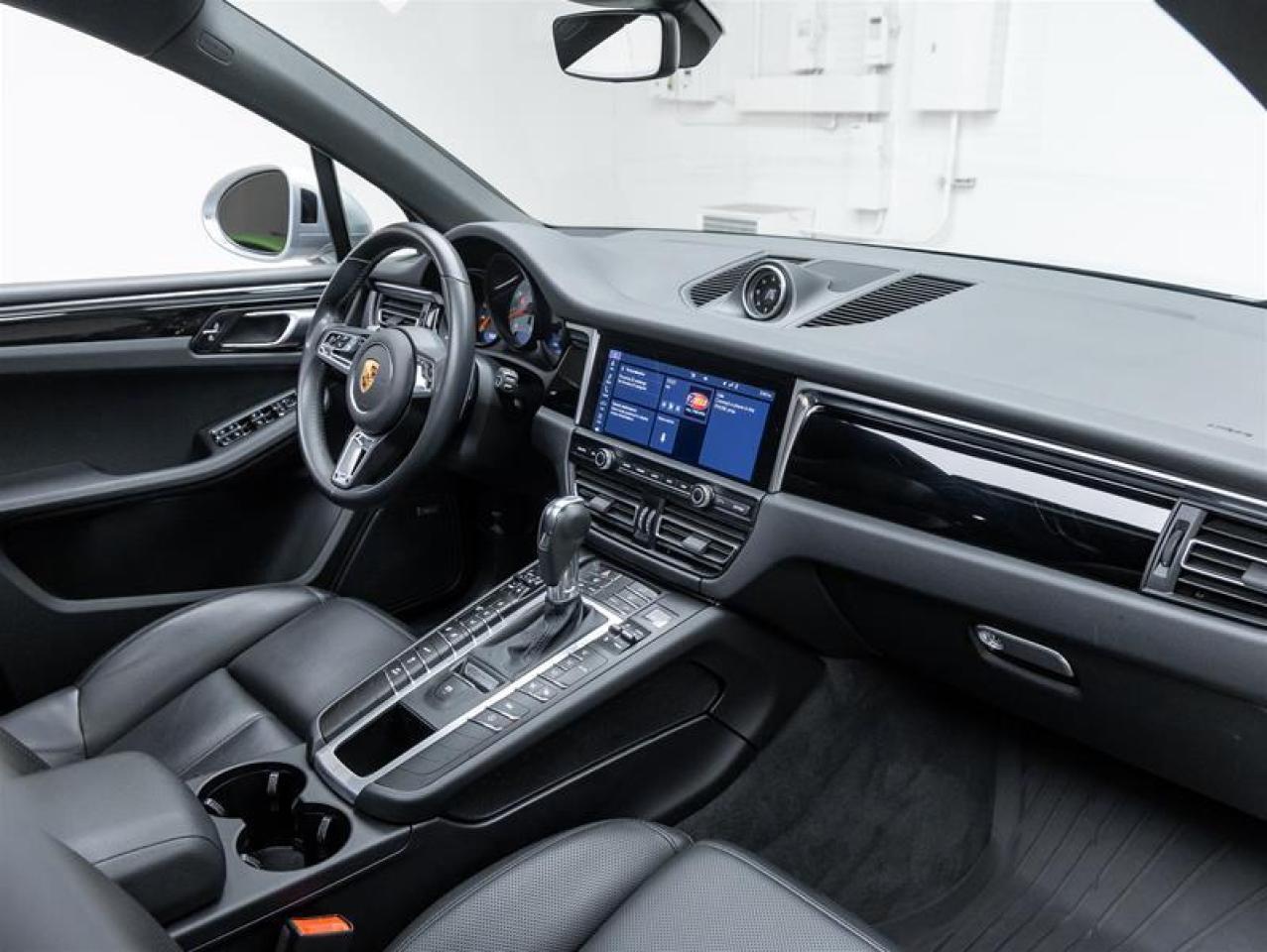 2021 Porsche Macan  Photo