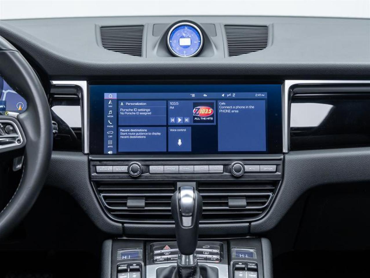 2021 Porsche Macan  Photo