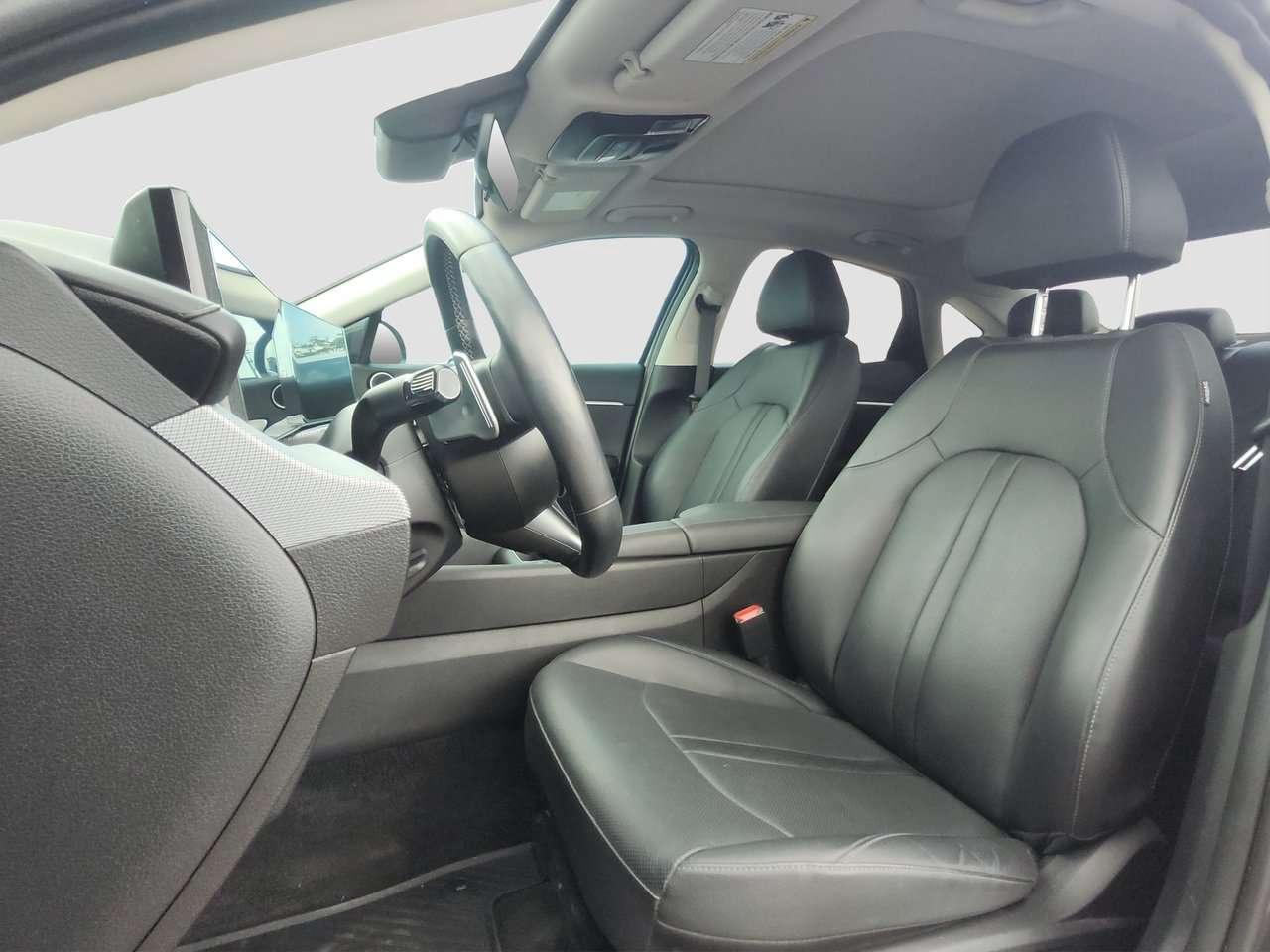 2025 Hyundai Sonata Preferred-Trend !!! NO ACCIDENTS !!! COOLING SEATS   PANO ROOF   HEATED STEERING Photo