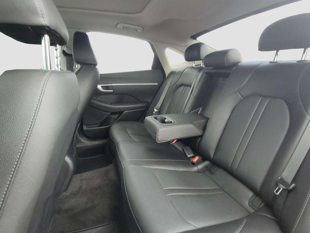 2025 Hyundai Sonata Preferred-Trend !!! NO ACCIDENTS !!! COOLING SEATS   PANO ROOF   HEATED STEERING Photo