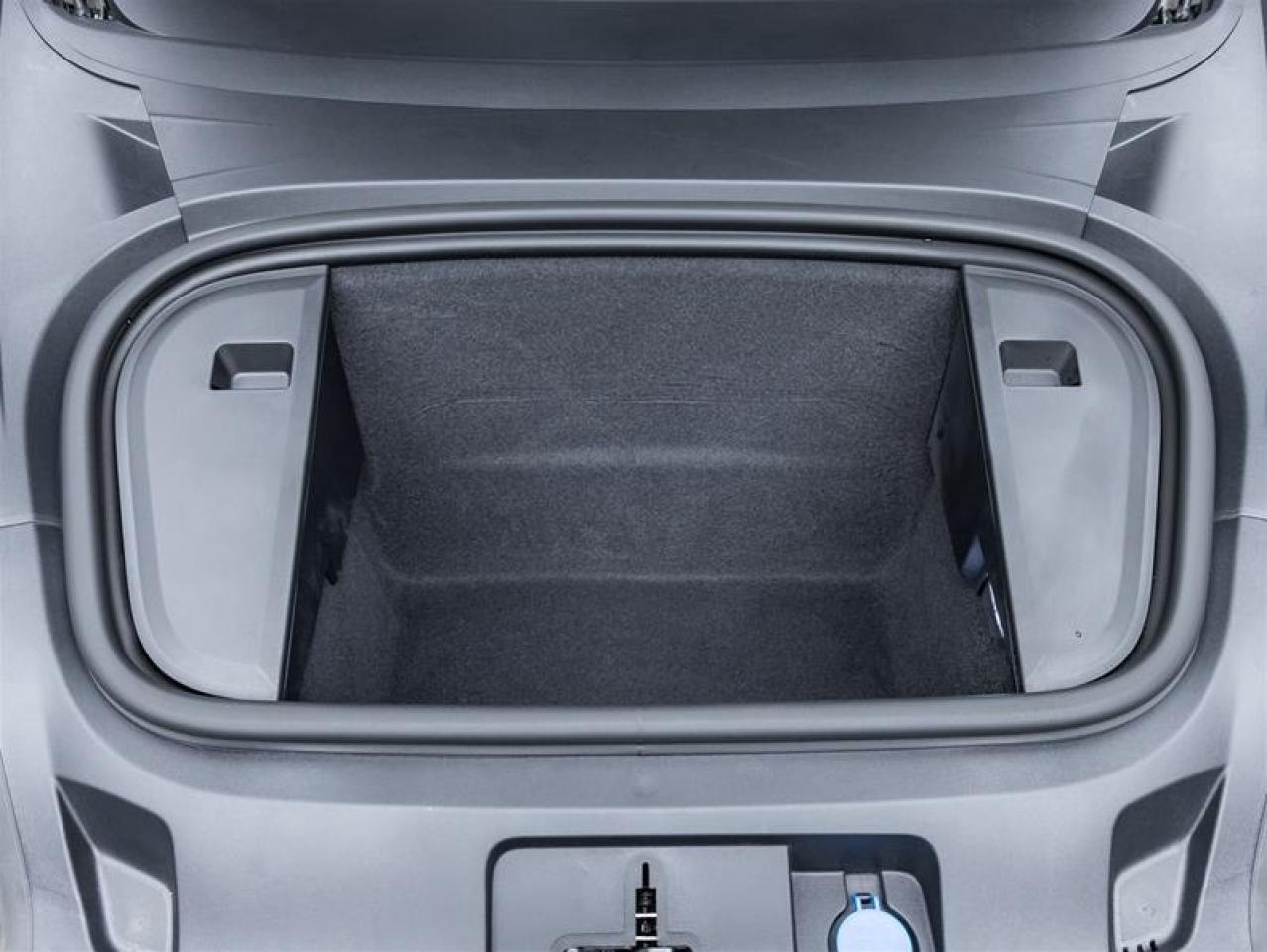 2025 Porsche Taycan  Photo