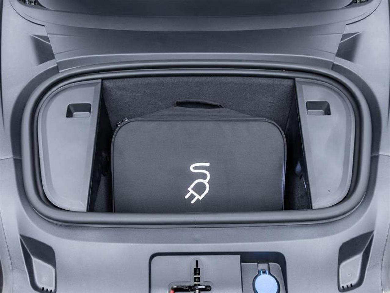 2025 Porsche Taycan  Photo