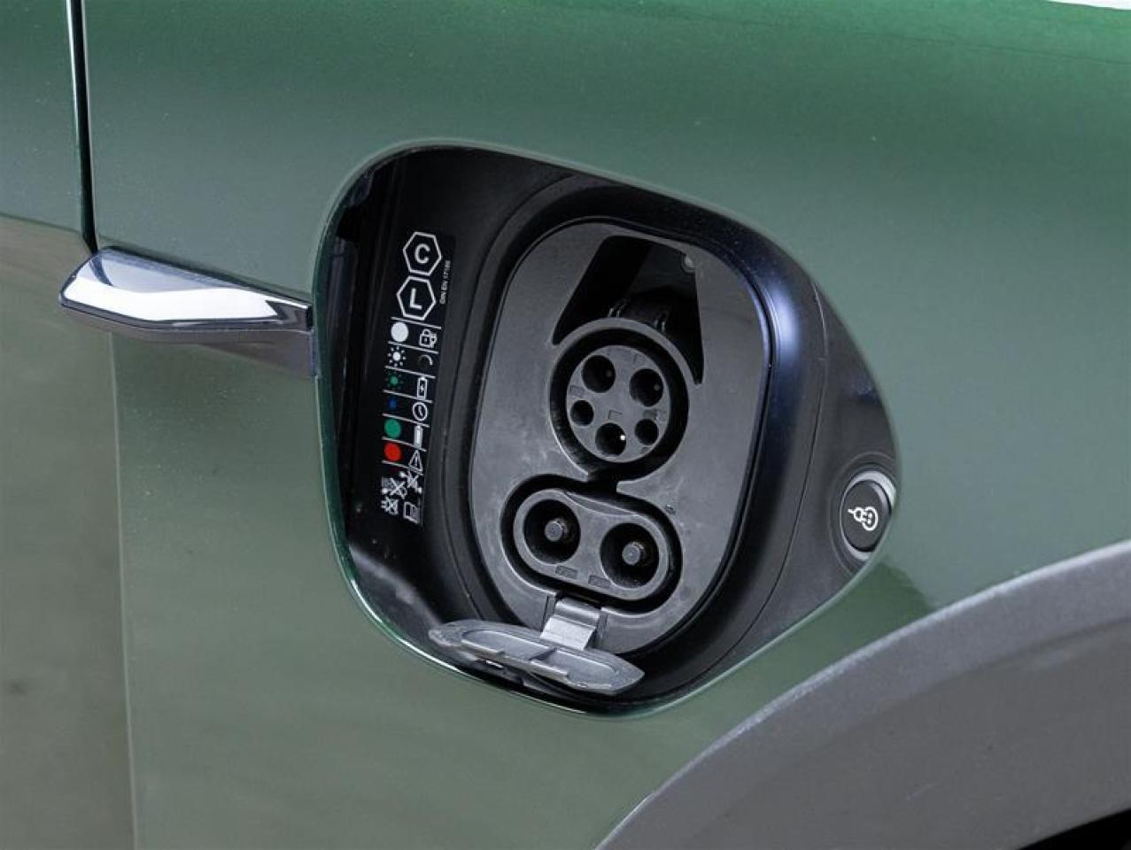 2025 Porsche Taycan  Photo