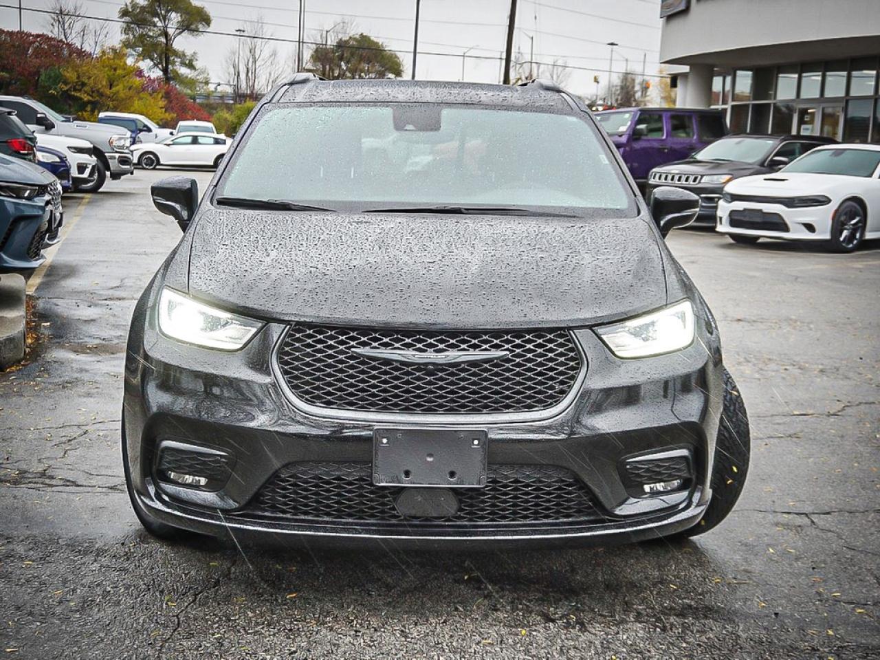 2024 Chrysler Pacifica  Photo2