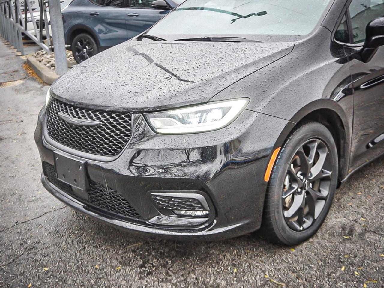 2024 Chrysler Pacifica  Photo3