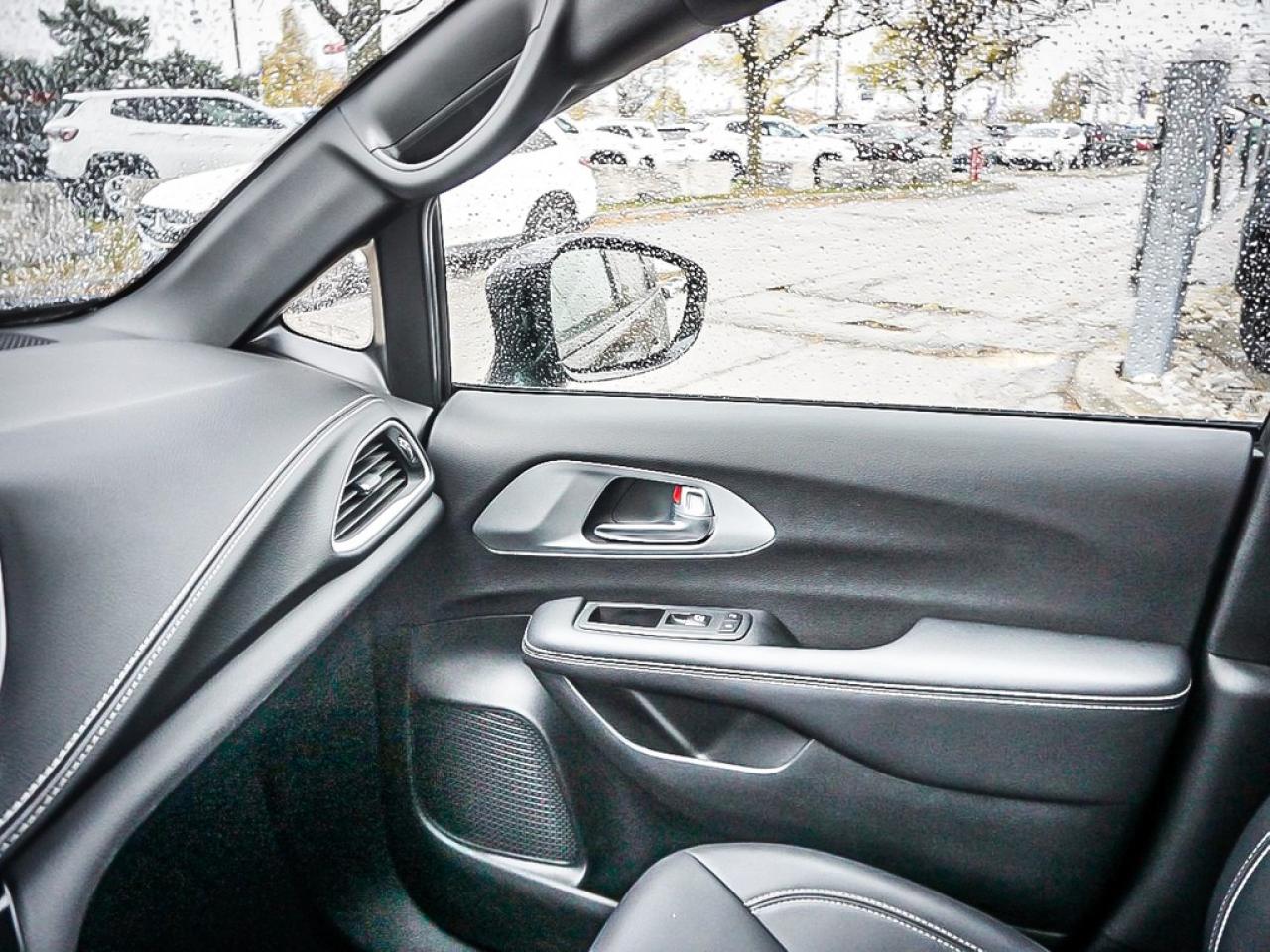 2024 Chrysler Pacifica  Photo