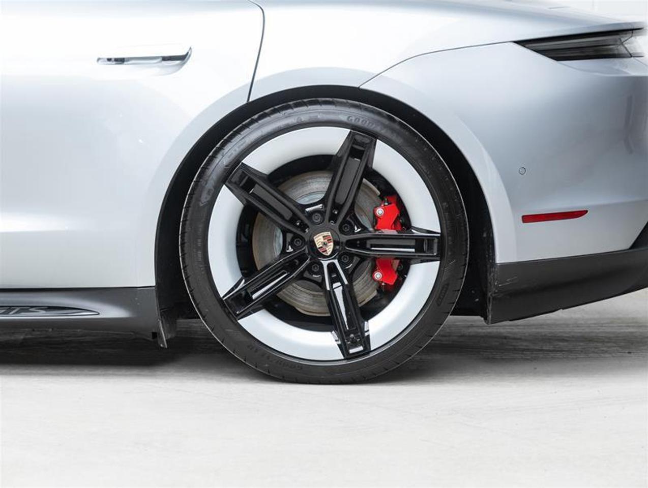 2025 Porsche Taycan  Photo