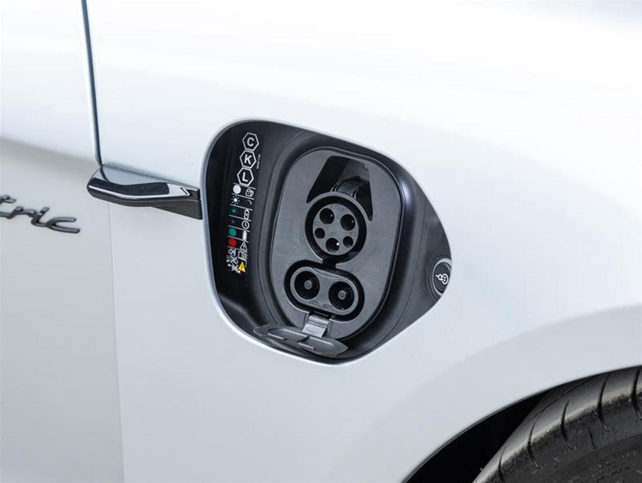 2025 Porsche Taycan  Photo