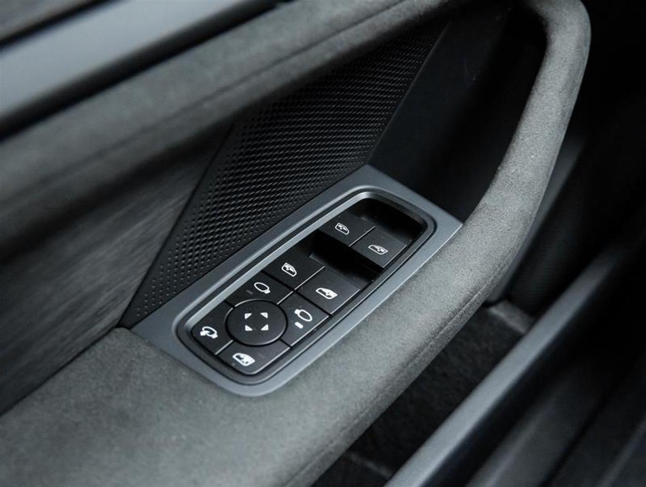 2025 Porsche Taycan  Photo