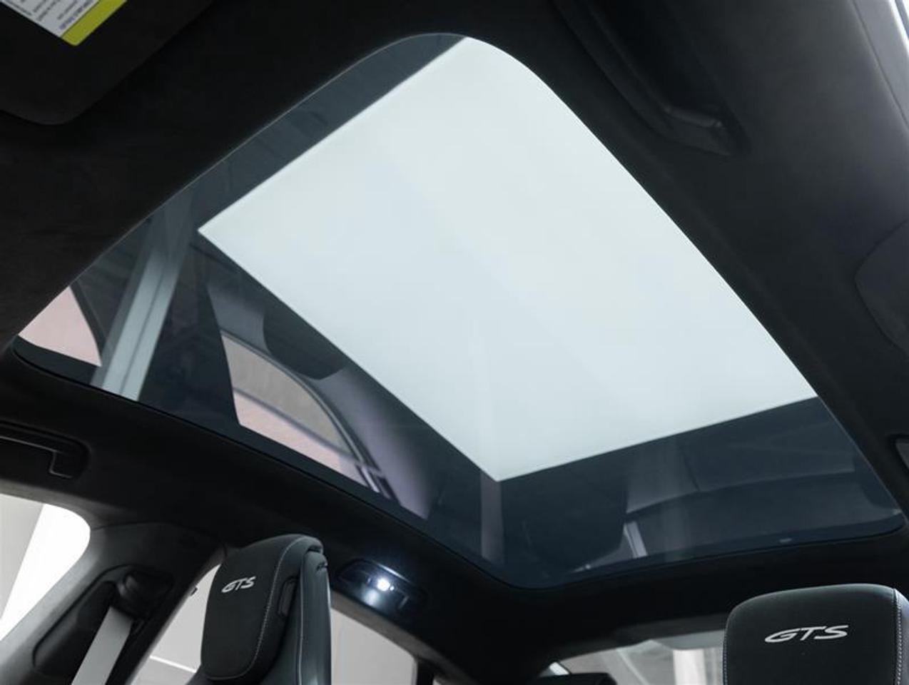 2025 Porsche Taycan  Photo