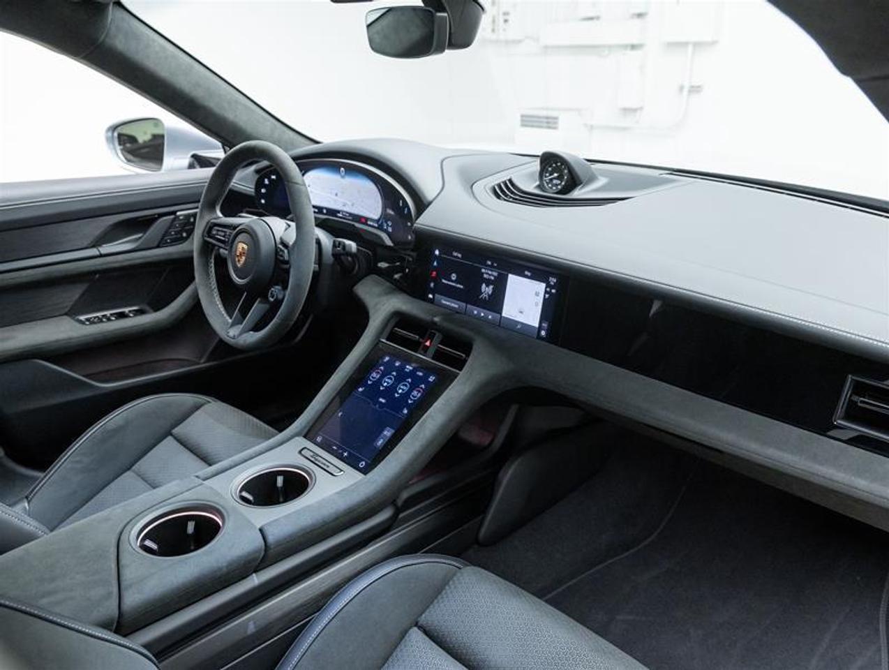 2025 Porsche Taycan  Photo