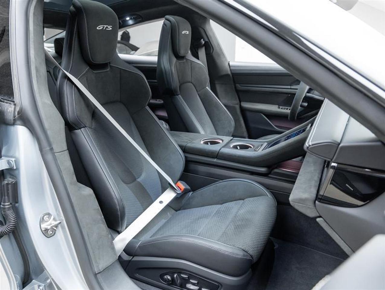 2025 Porsche Taycan  Photo