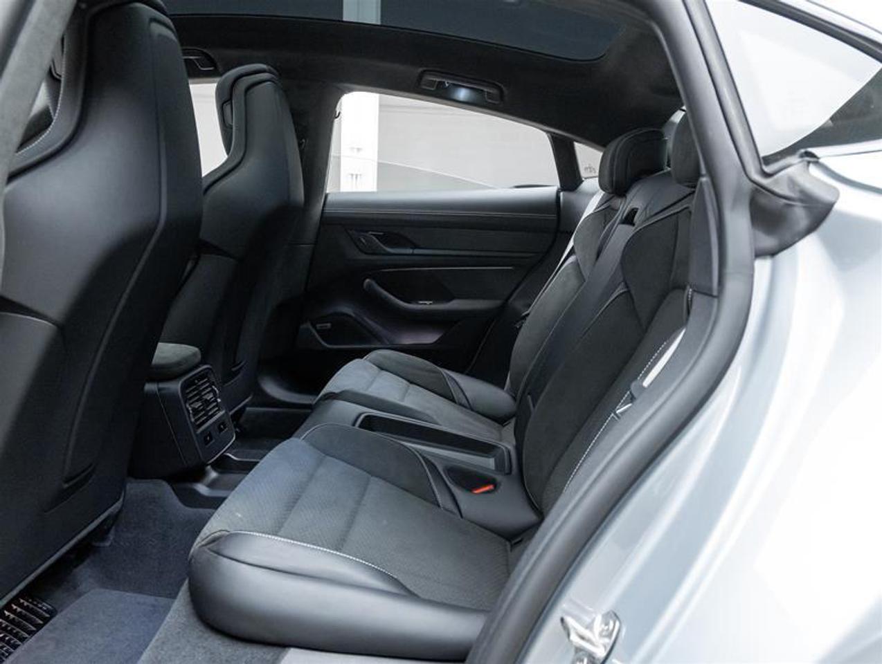 2025 Porsche Taycan  Photo