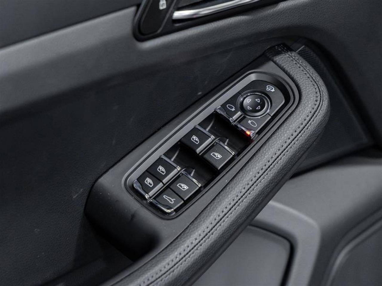 2025 Porsche Macan  Photo