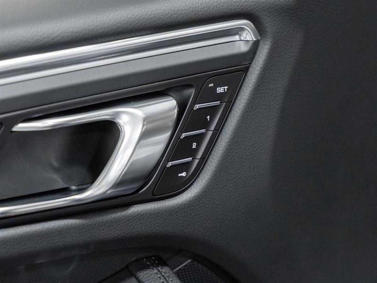 2025 Porsche Macan  Photo