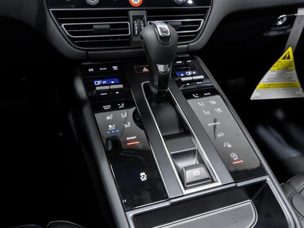 2025 Porsche Macan  Photo