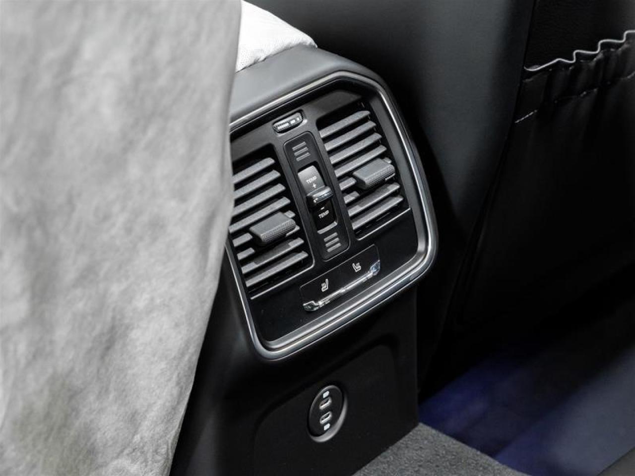 2025 Porsche Macan  Photo