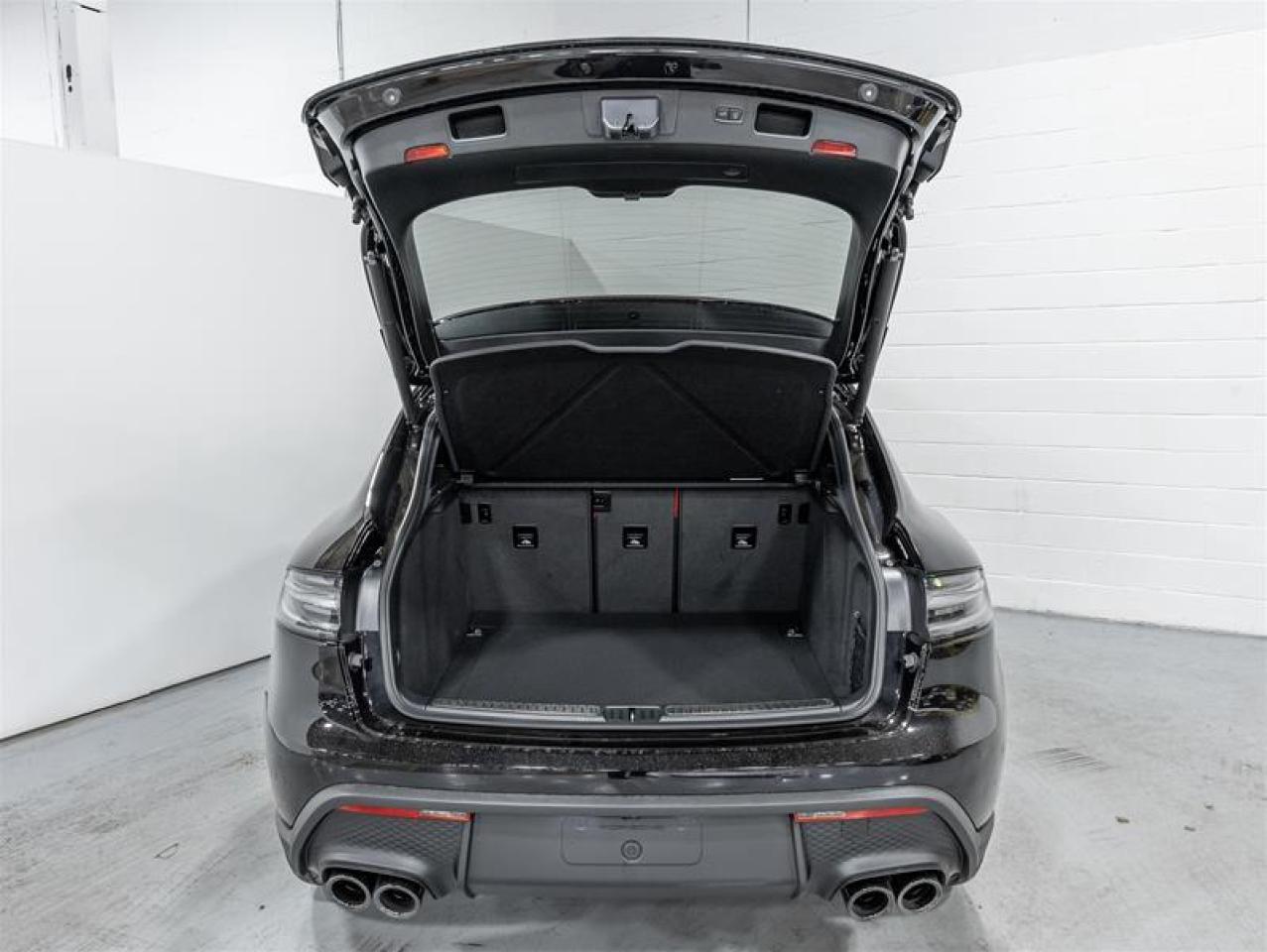 2025 Porsche Macan  Photo