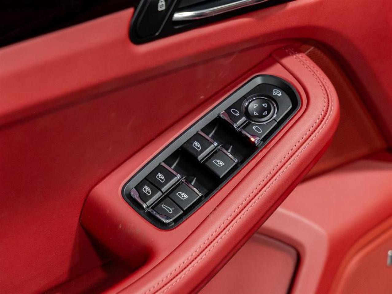 2025 Porsche Macan  Photo