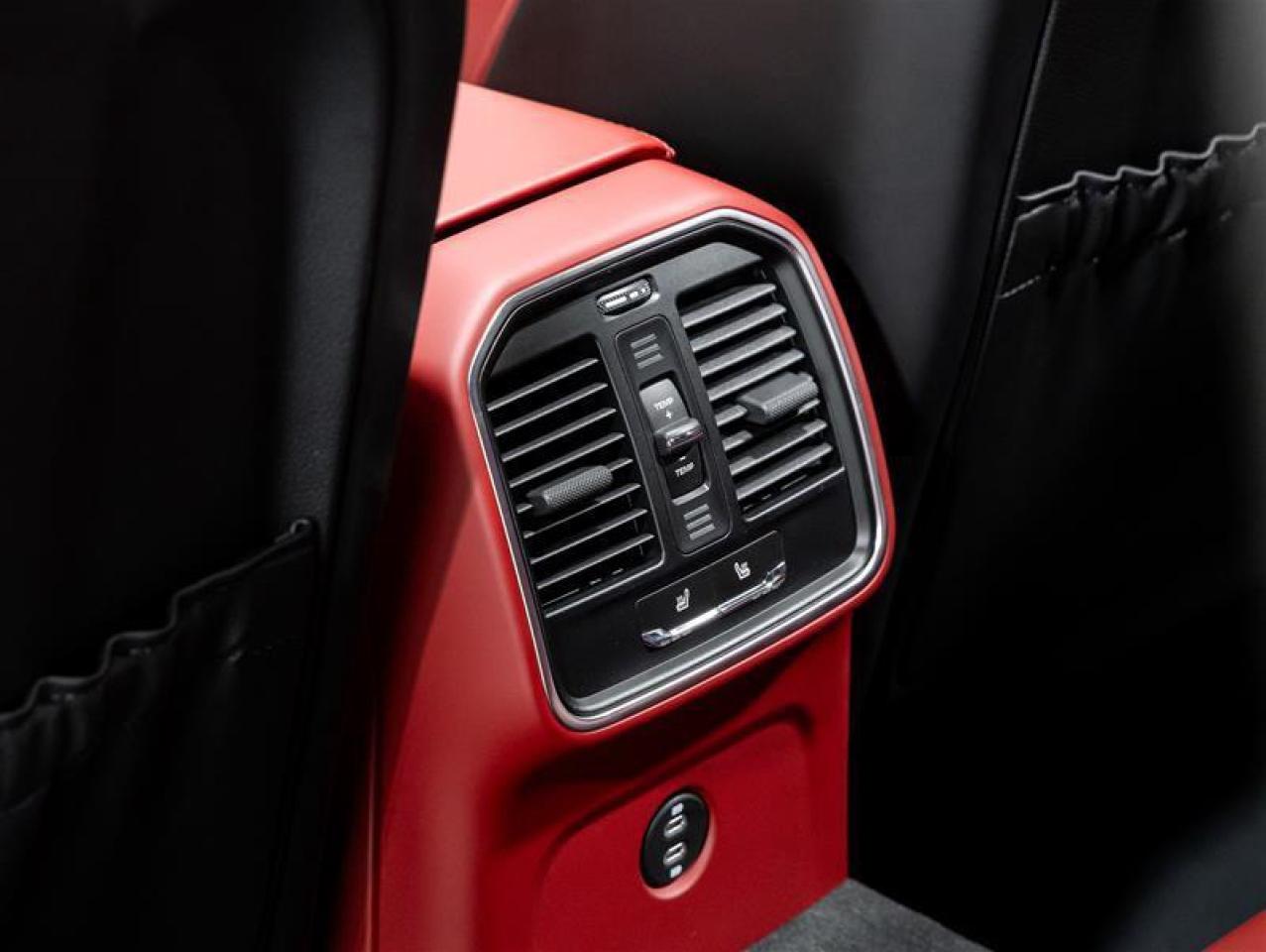 2025 Porsche Macan  Photo