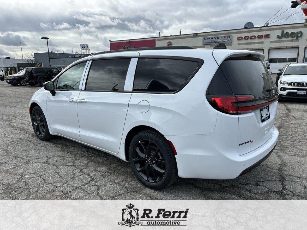2026 Chrysler Pacifica Select Front-Wheel Drive Passenger Van Photo